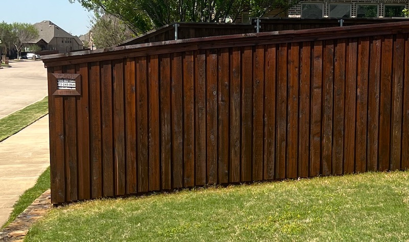 fence staining